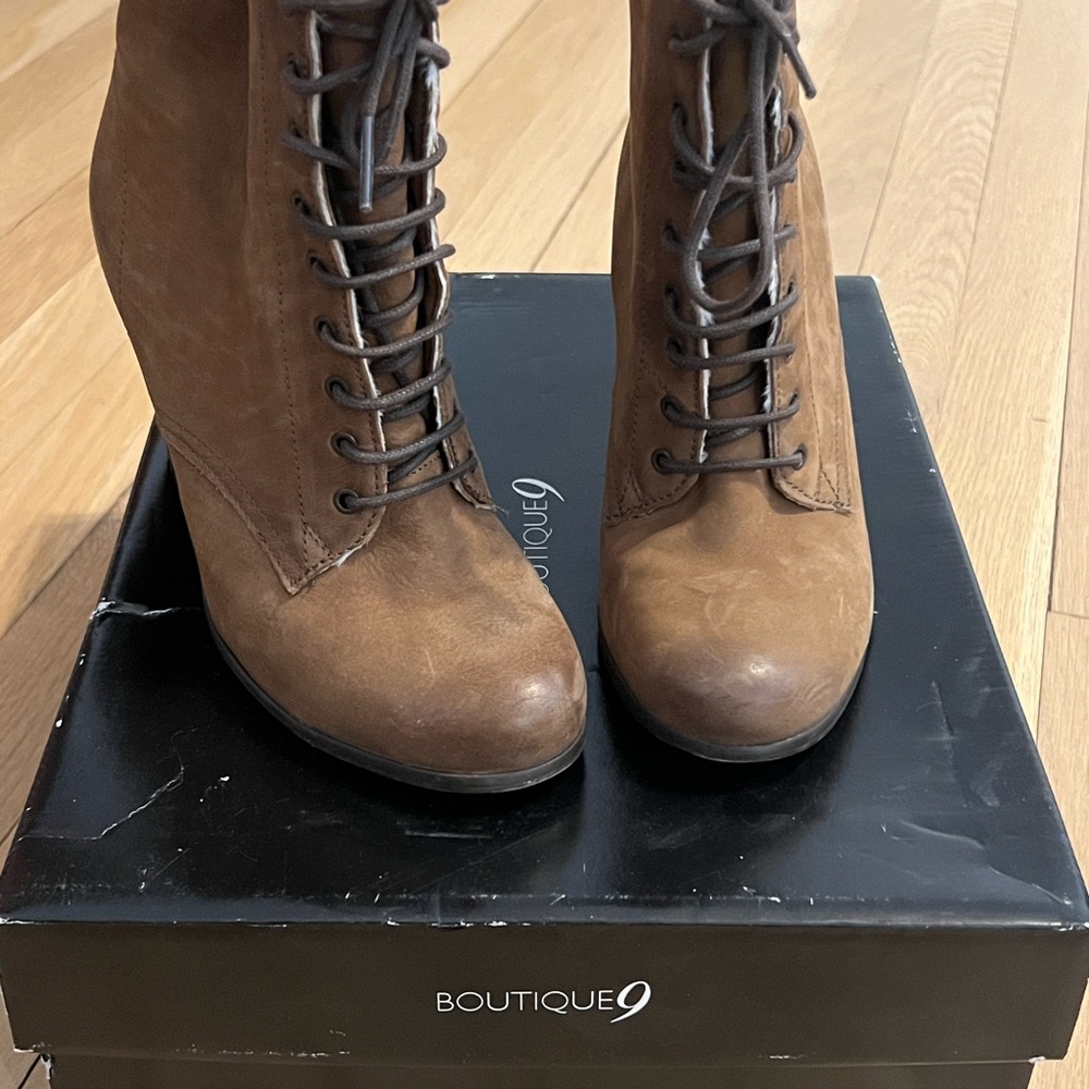 Boutique 9 Women's Brown Lace-Up Boots